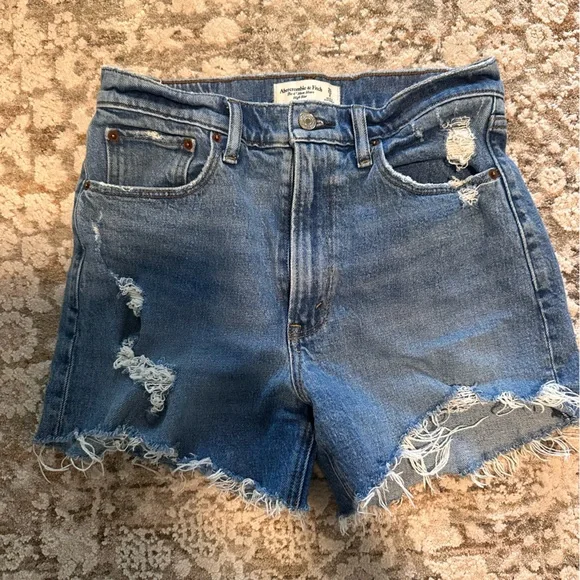 Abercrombie & Fitch High Rise Mom Shorts - 4 inch - Picture 4 of 7